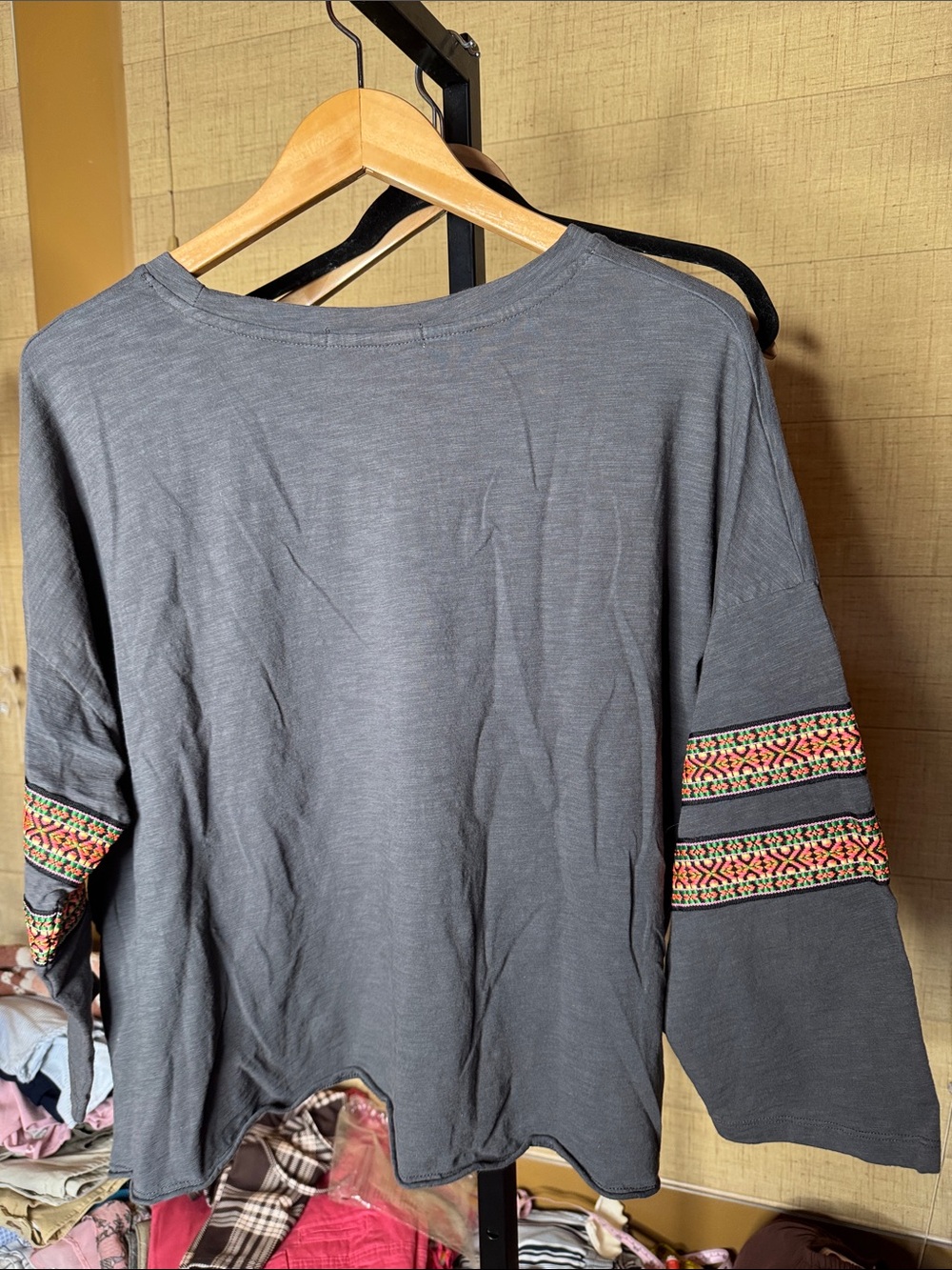 Natural Life Charcoal Gray Boho Embroidered Sleeve Boxy Top L/XL - Picture 6 of 7